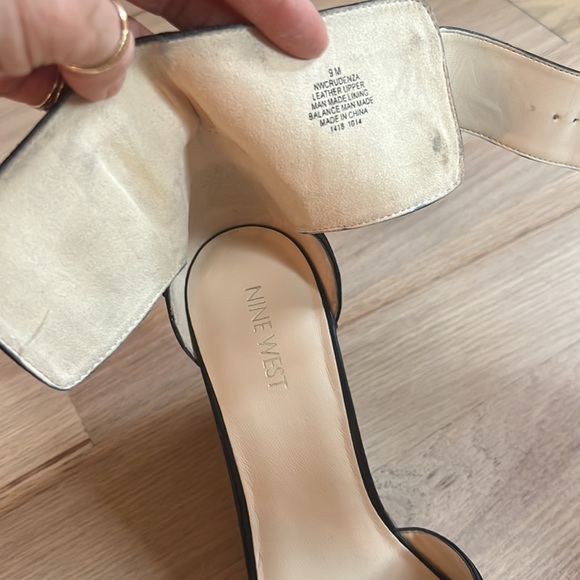 Nine West size 9 leather black wedges - Picture 2 of 5